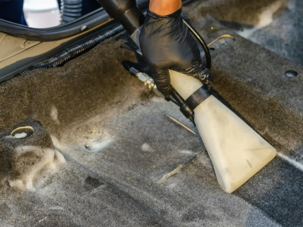 Eliminación de humedad en paredes interiores de hogar